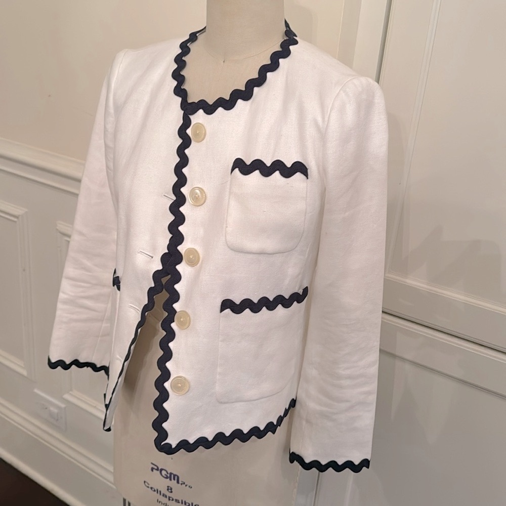 J. Crew size 2 scallop linen blazer